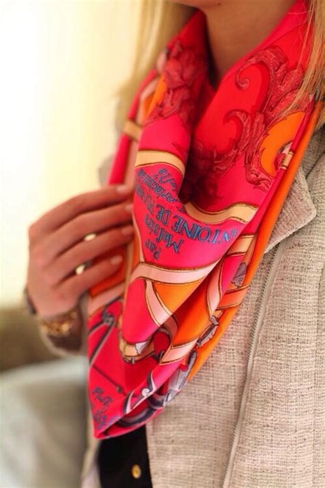 comment porter le foulard hermes|hermes scarves official website.